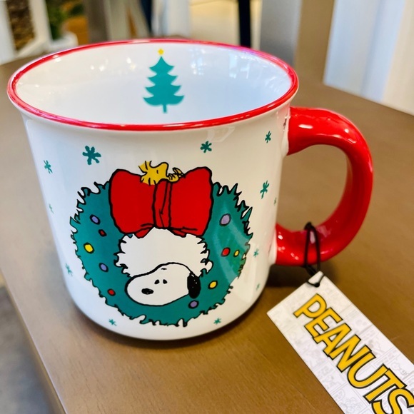 Christmas Snoopy & Woodstock Peanuts Red & White Wreath Holiday Coffee Mug NWT - Picture 1 of 6